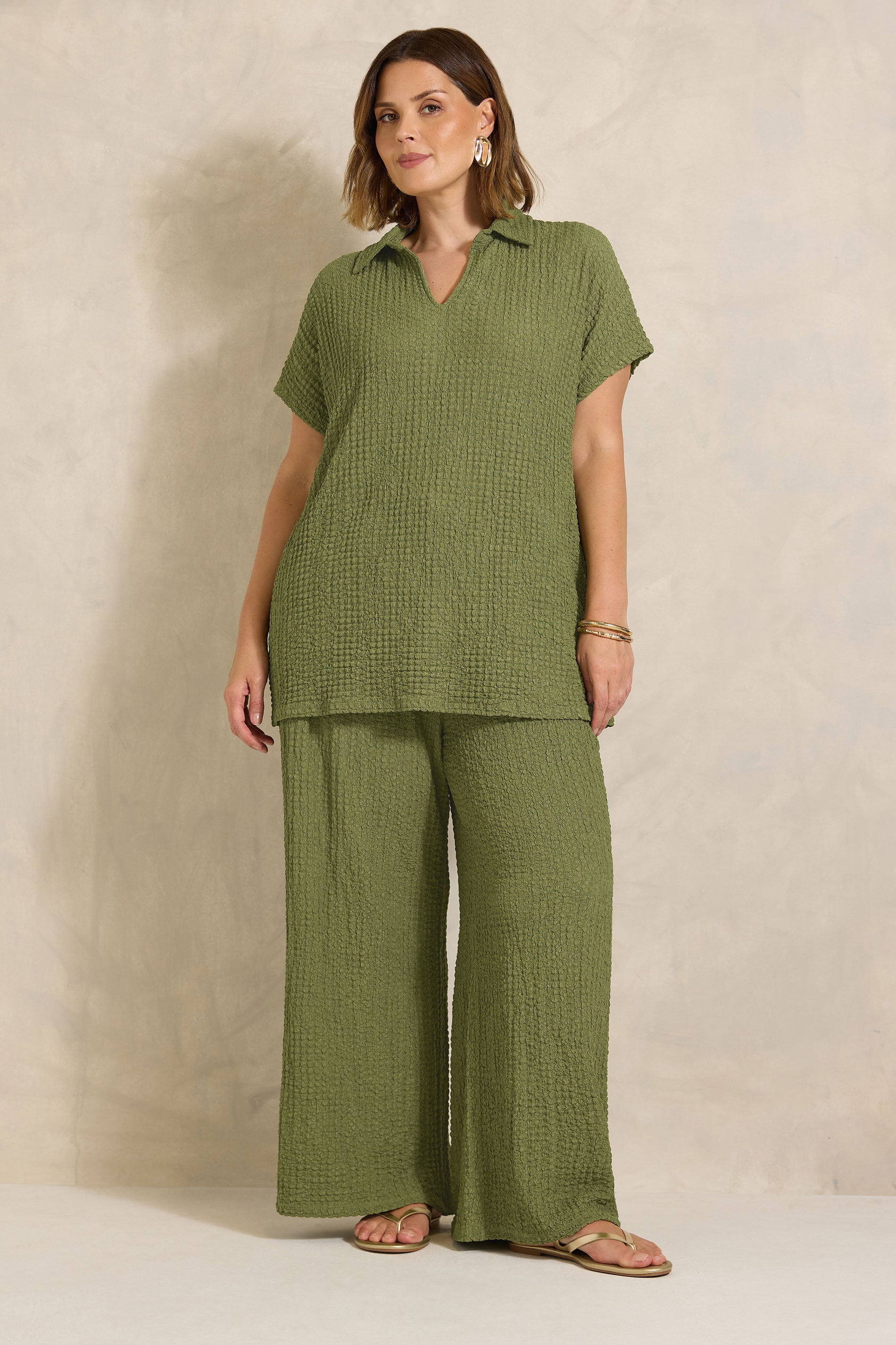 EVANS Plus Size Khaki Green Crinkle Wide Leg Trousers | Evans 2