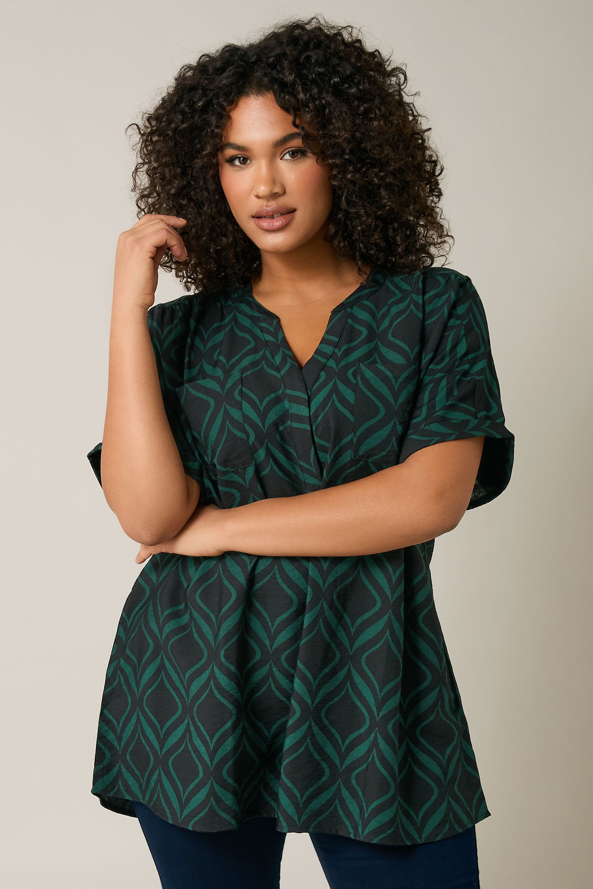 Evans Women's Black Plus & Green Geometric Overhead Utility Shirt Size 30-32