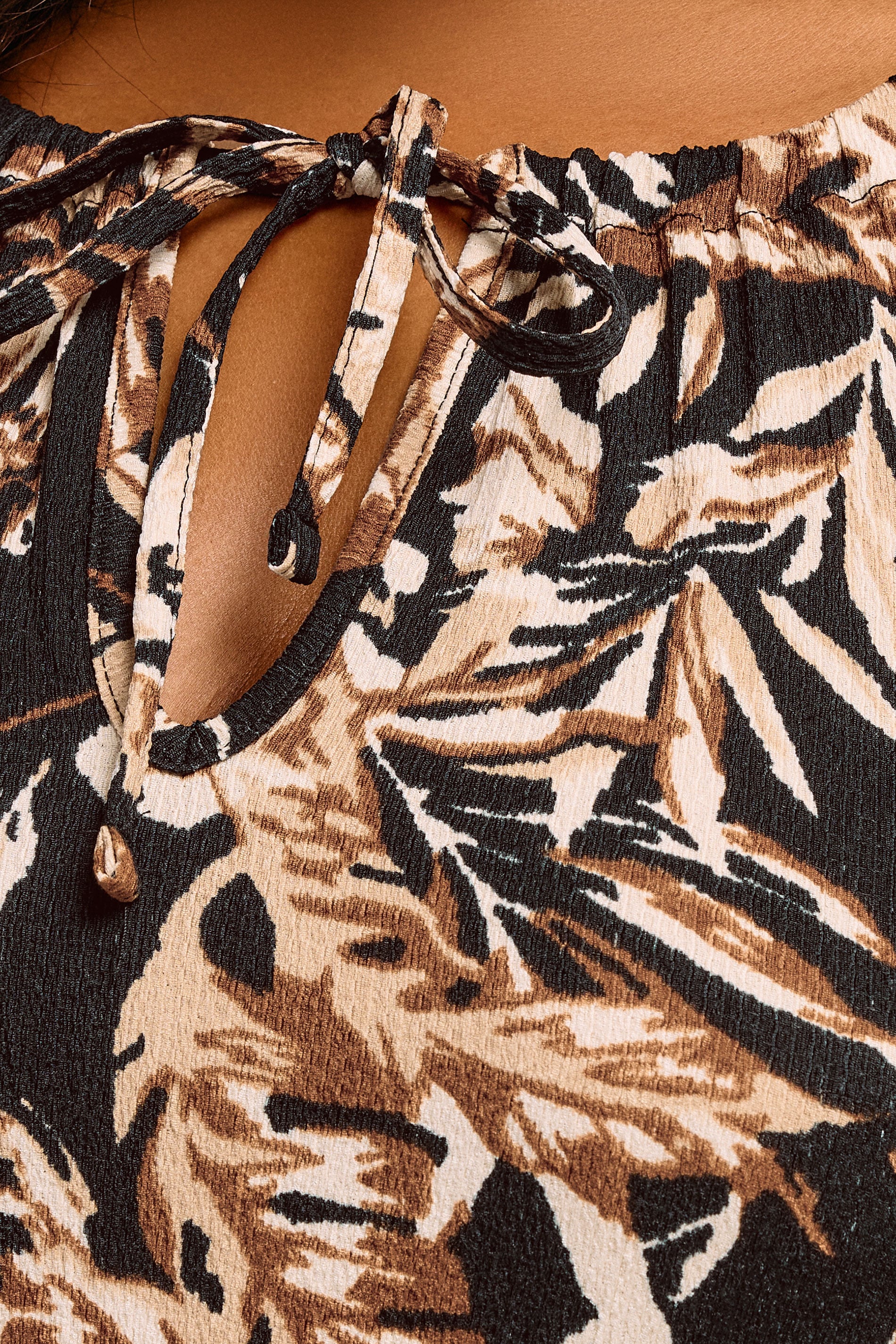 YOURS Plus Size Black Leaf Print Textured Dress | Yours Clothing 4