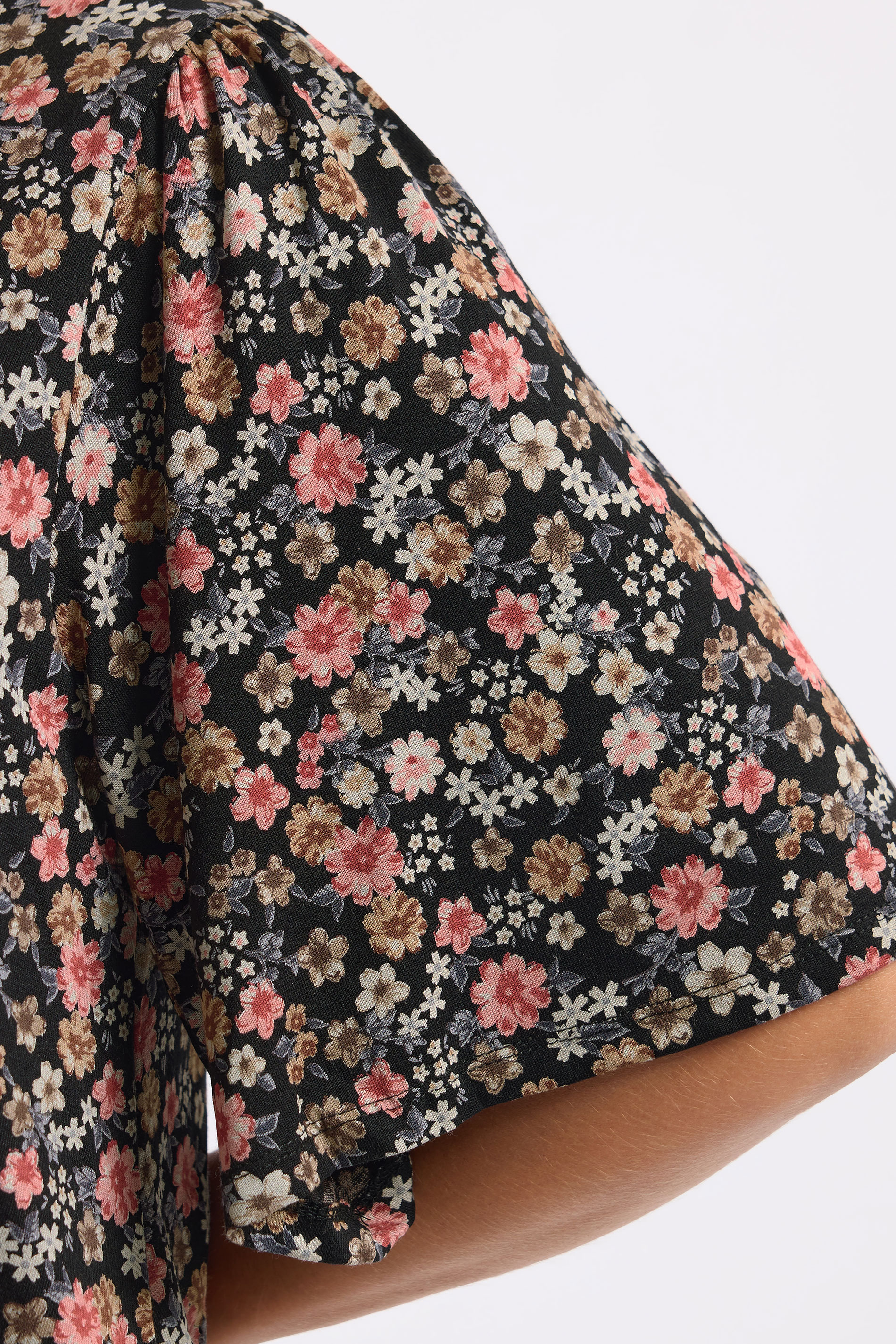 YOURS Plus Size Black Floral Pleat Top | Yours Clothing 4
