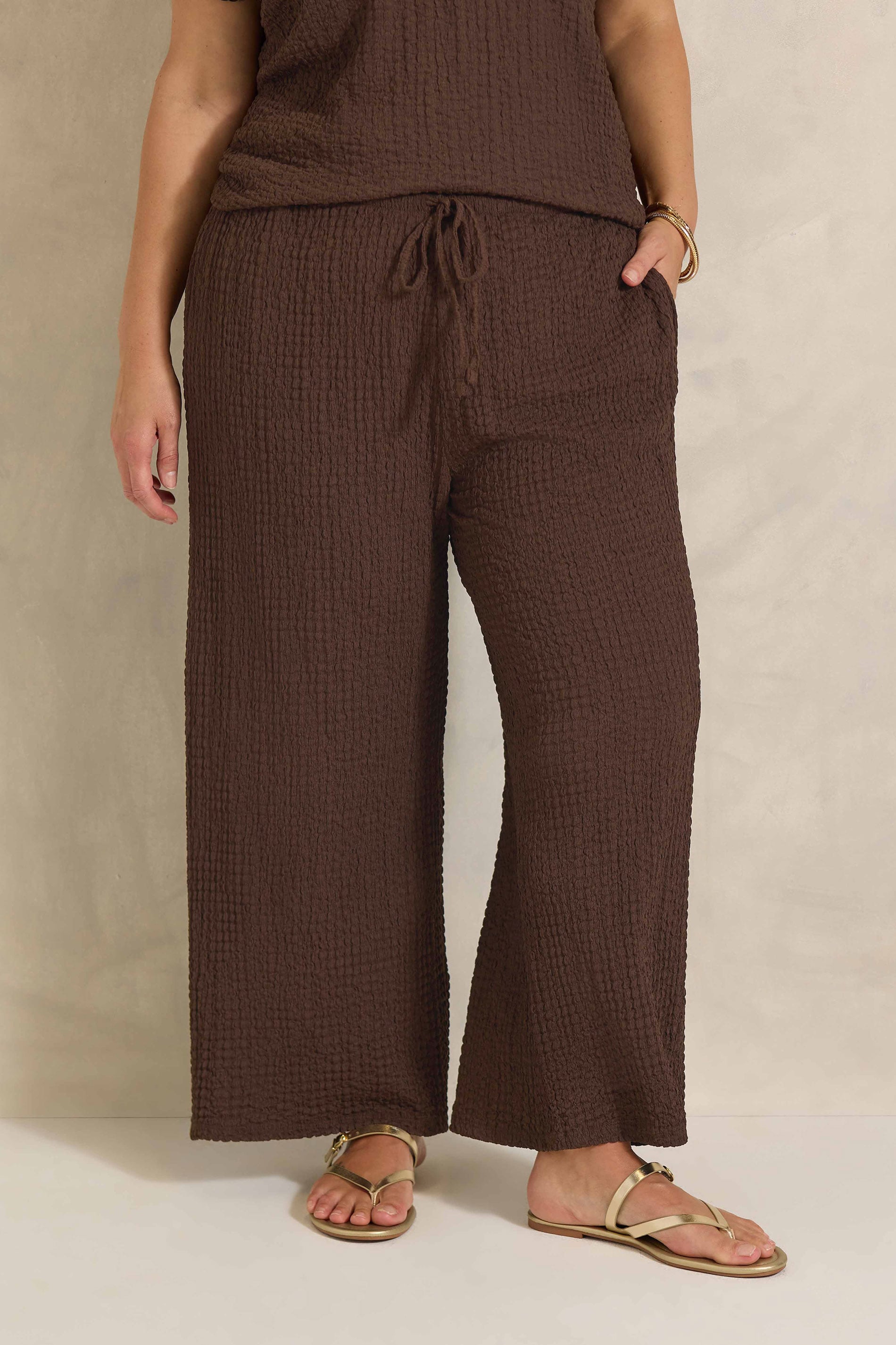 Evans Women's Brown Plus Chocolate Crinkle Wide Leg Trousers Size 30-32
