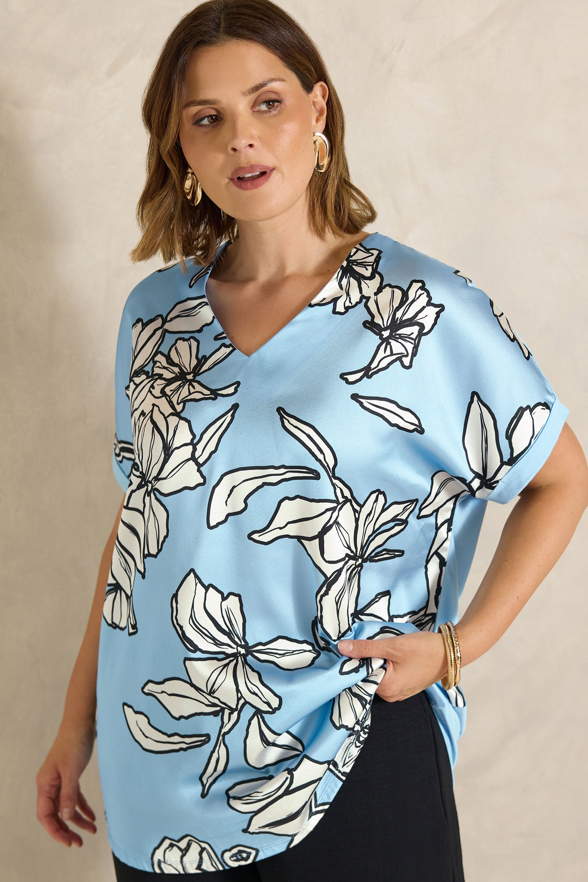 Evans Women's Blue Plus Light Floral Top Size 26-28