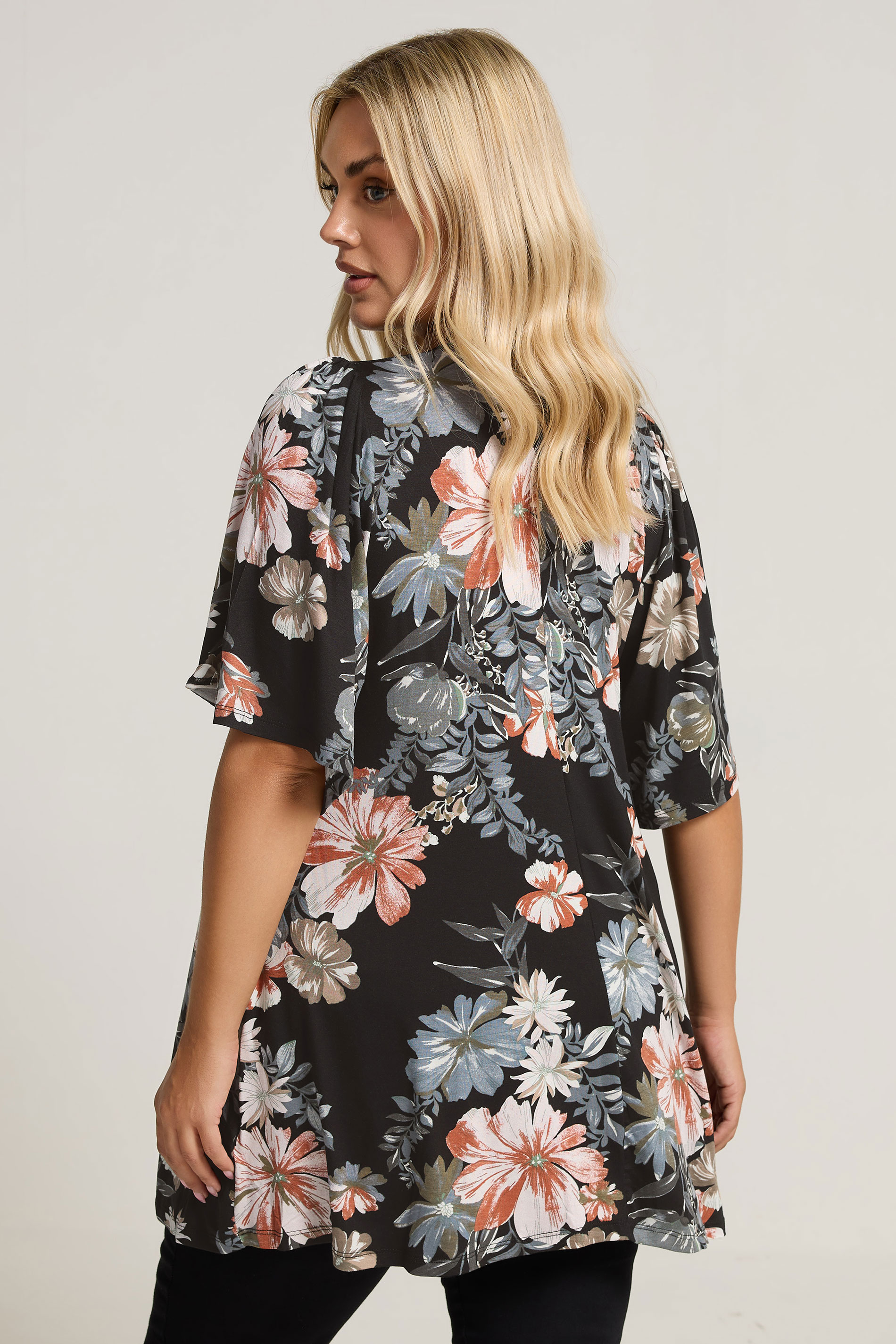 YOURS Plus Size Black Floral Print Pleat Front Top | Yours Clothing 2