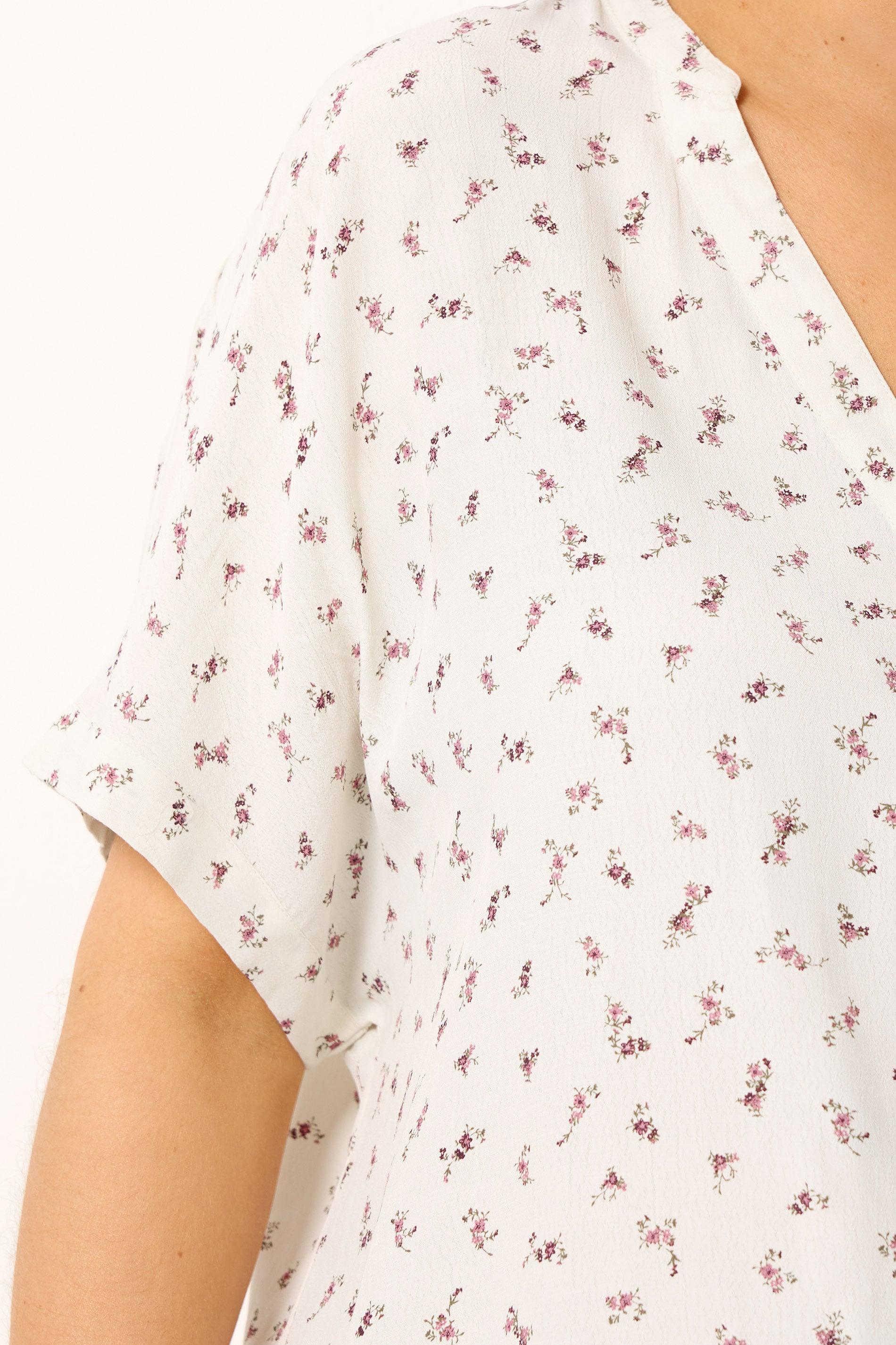 YOURS Plus Size Ivory White Ditsy Floral Dobby Blouse | Yours Clothing 4