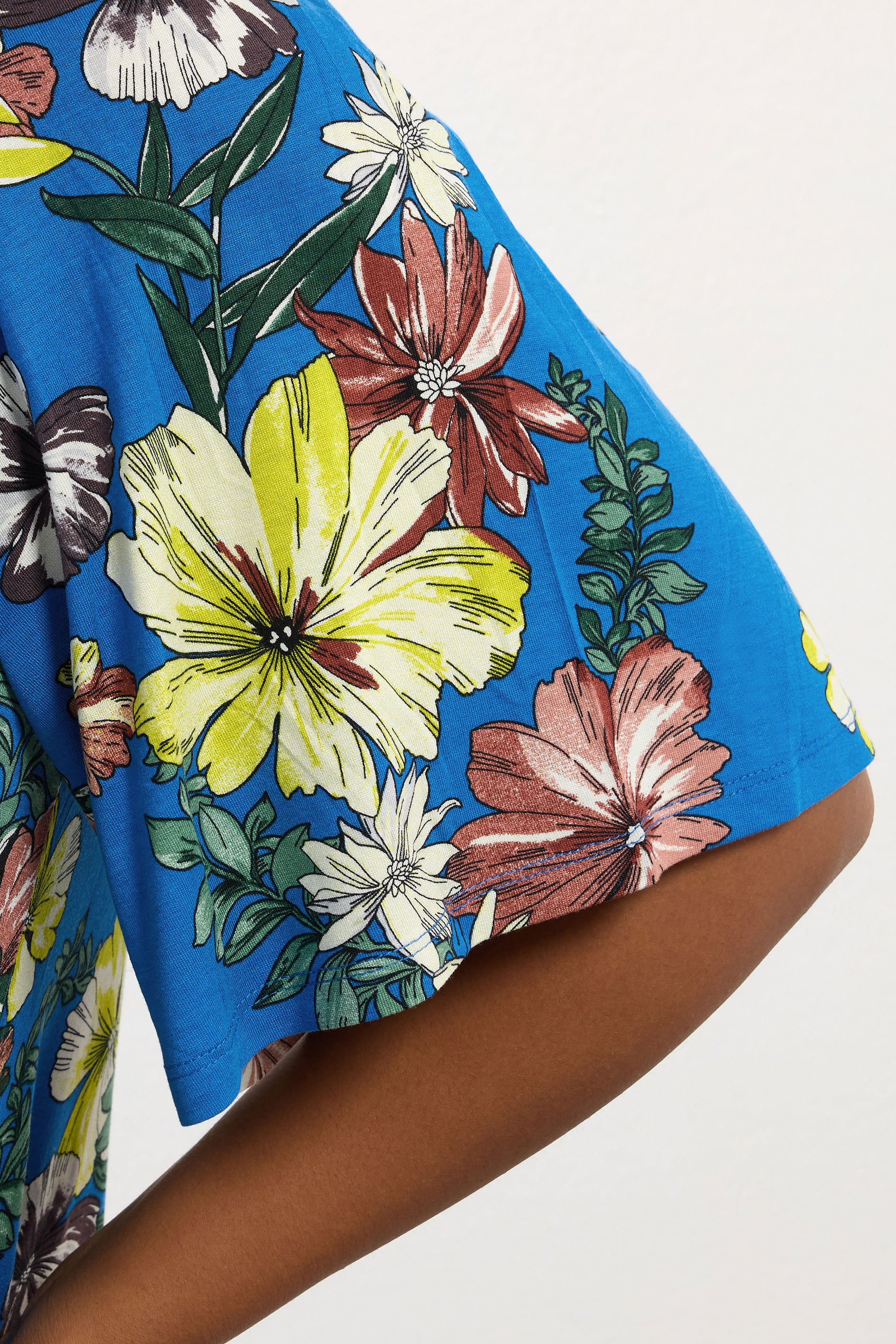YOURS Plus Size Blue Floral Print Pleat Front Top 4