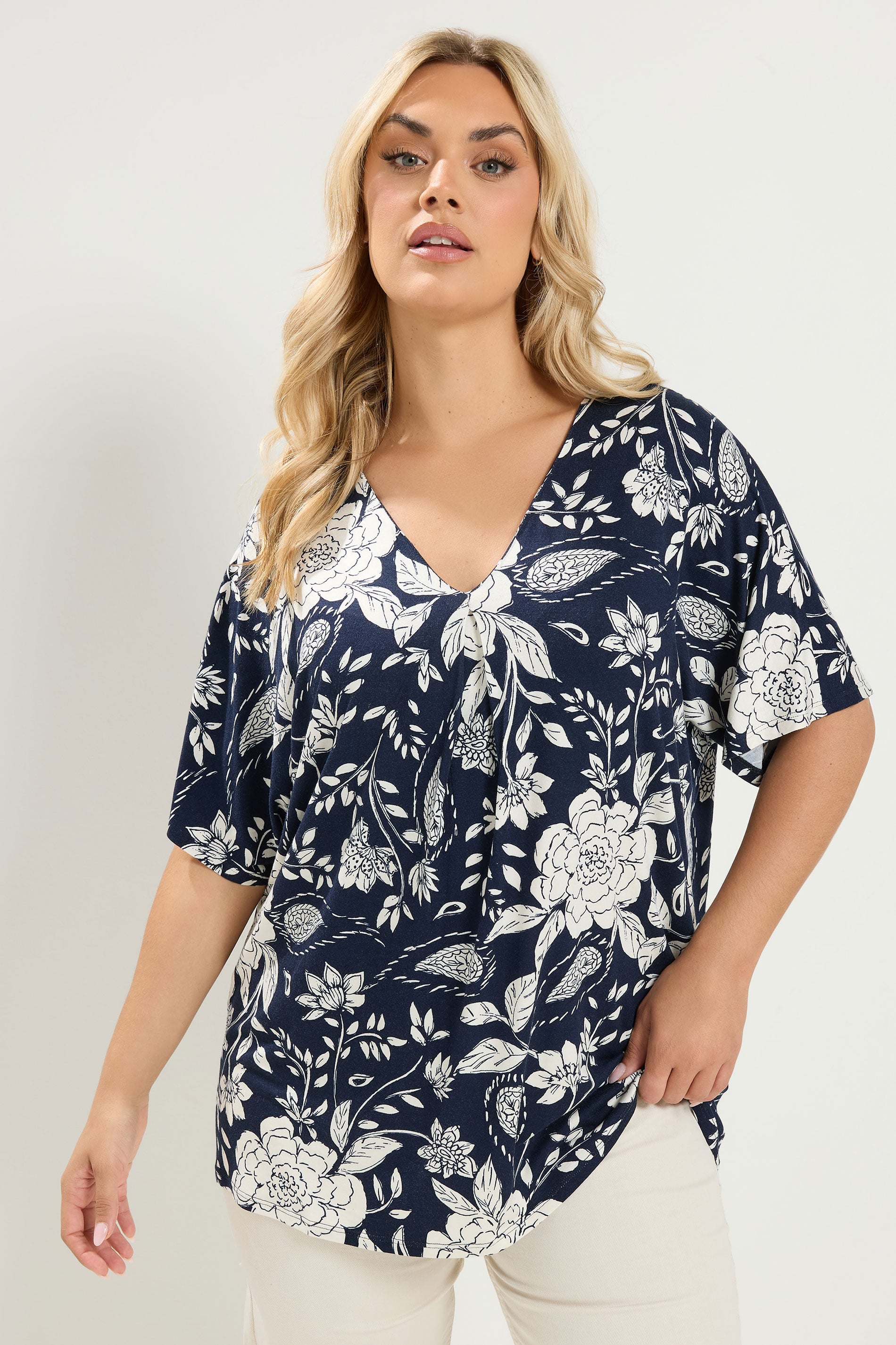 YOURS Plus Size Navy Blue Floral Print Pleat Front Top | Yours Clothing 3