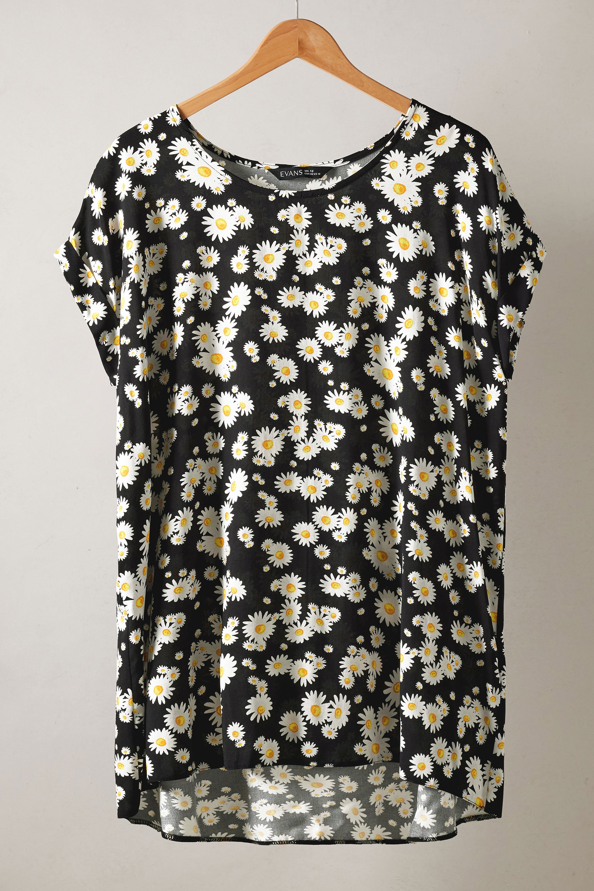 EVANS Plus Size Black Daisy Print Blouse | Evans 5