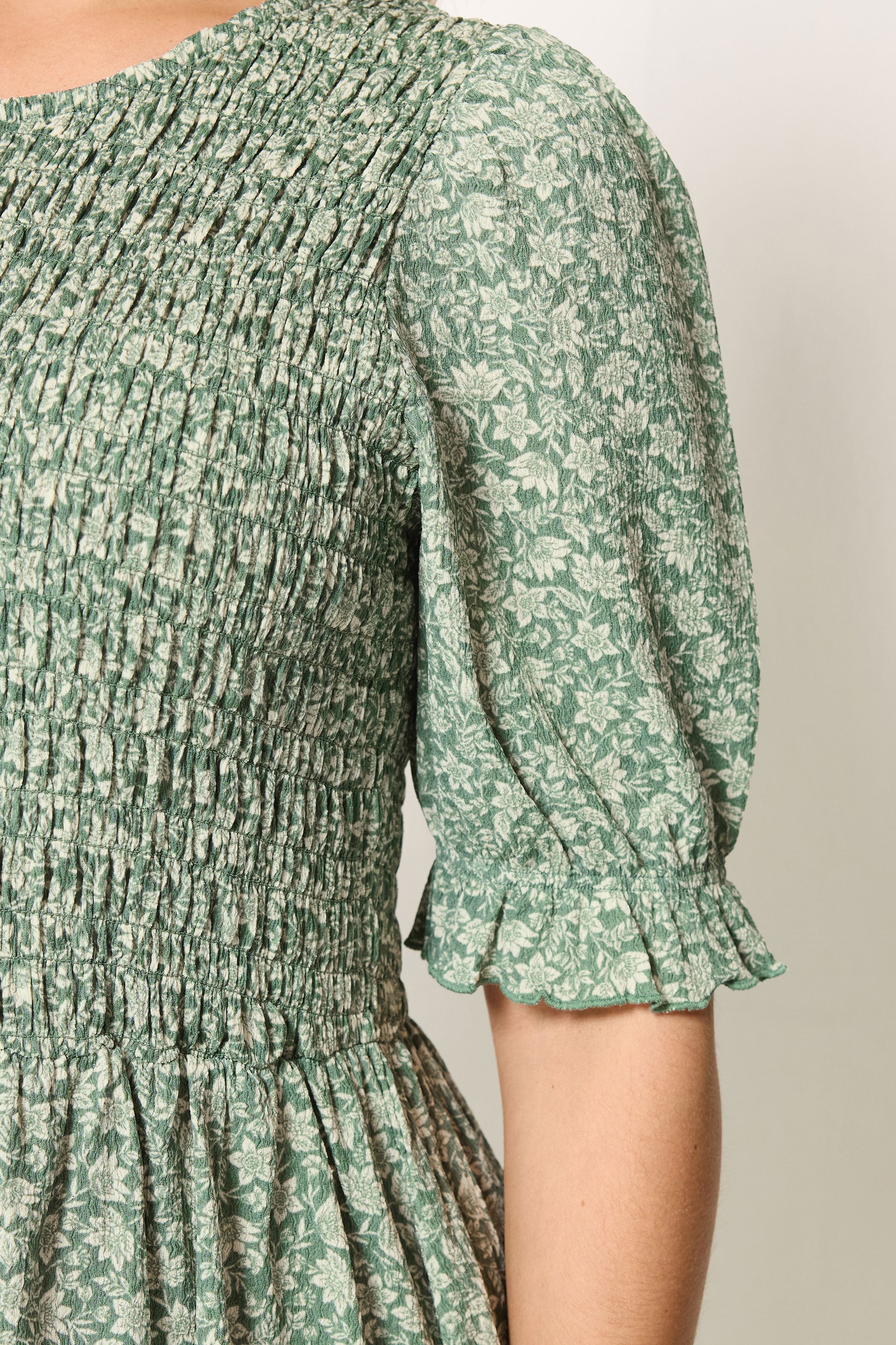 YOURS Plus Size Sage Green Shirred Ditsy Floral Dress | Yours Clothing 4