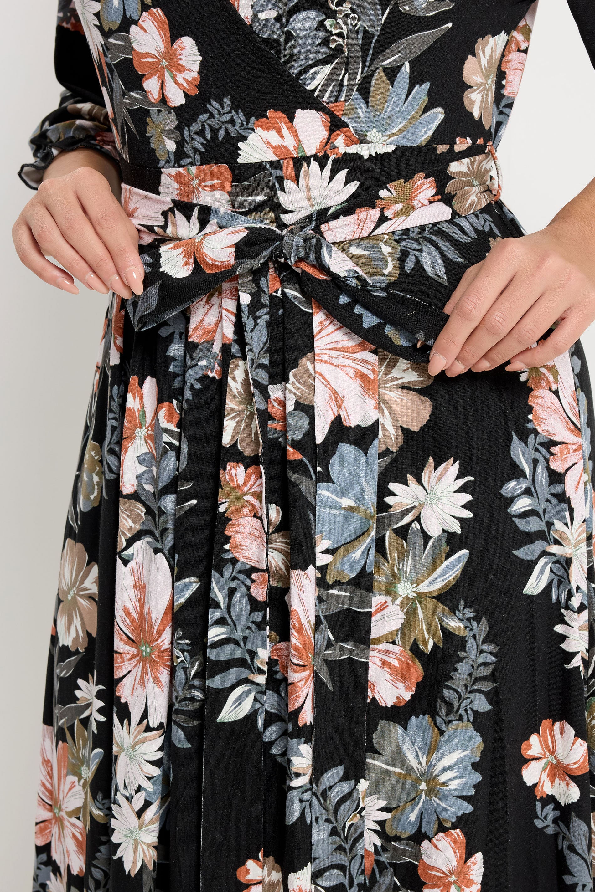 YOURS Plus Size Black Floral V-Neck Wrap Dress | Yours Clothing 4