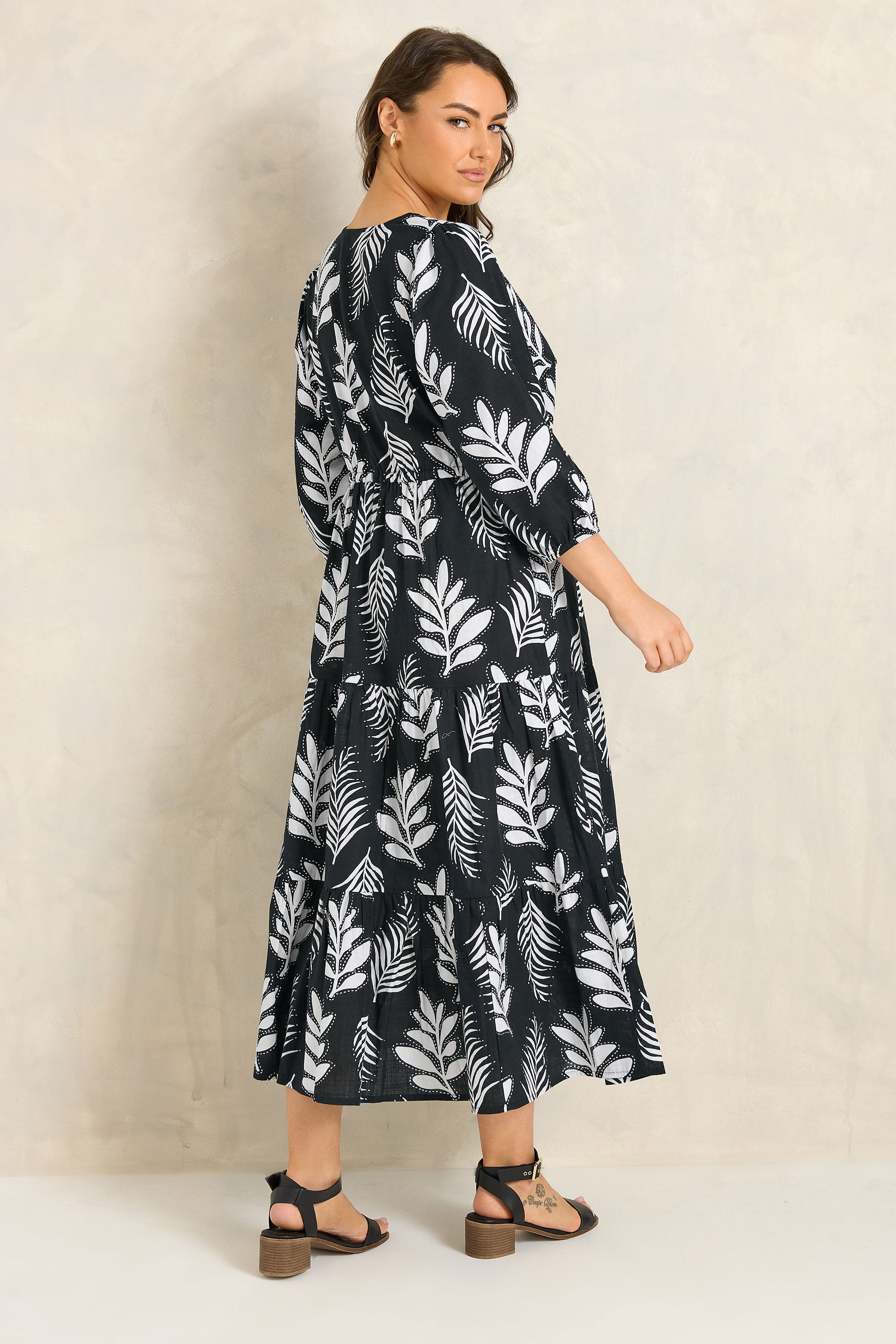 EVANS Plus Size Black Mono Print Maxi Dress | Evans 2