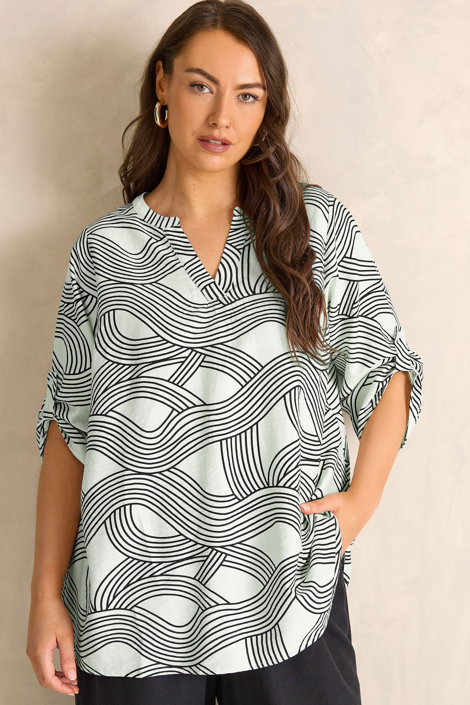 Evans Women's White Plus & Black Linear Blouse Size 26-28