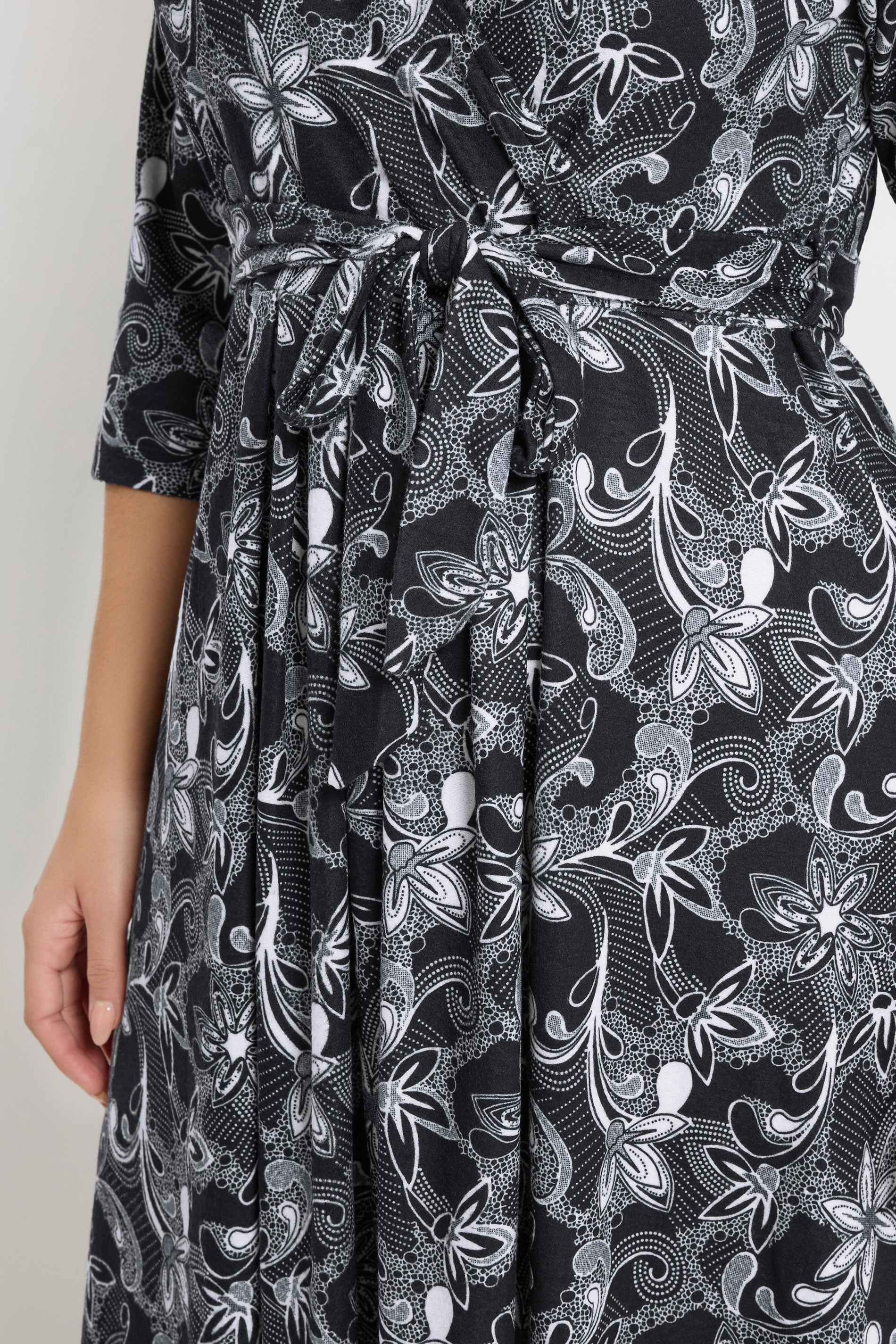 YOURS Plus Size Navy Blue Soft Touch Paisley Wrap Dress | Yours Clothing 4
