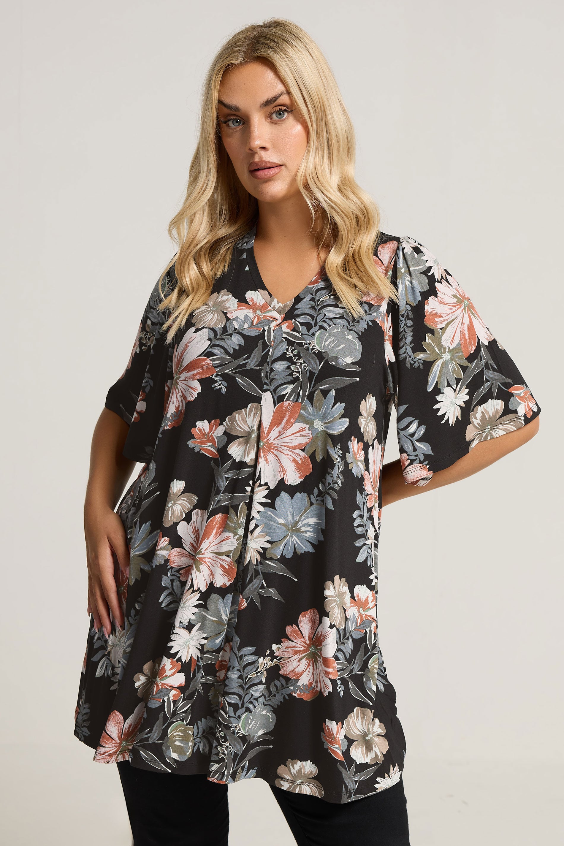 YOURS Plus Size Black Floral Print Pleat Front Top | Yours Clothing 3