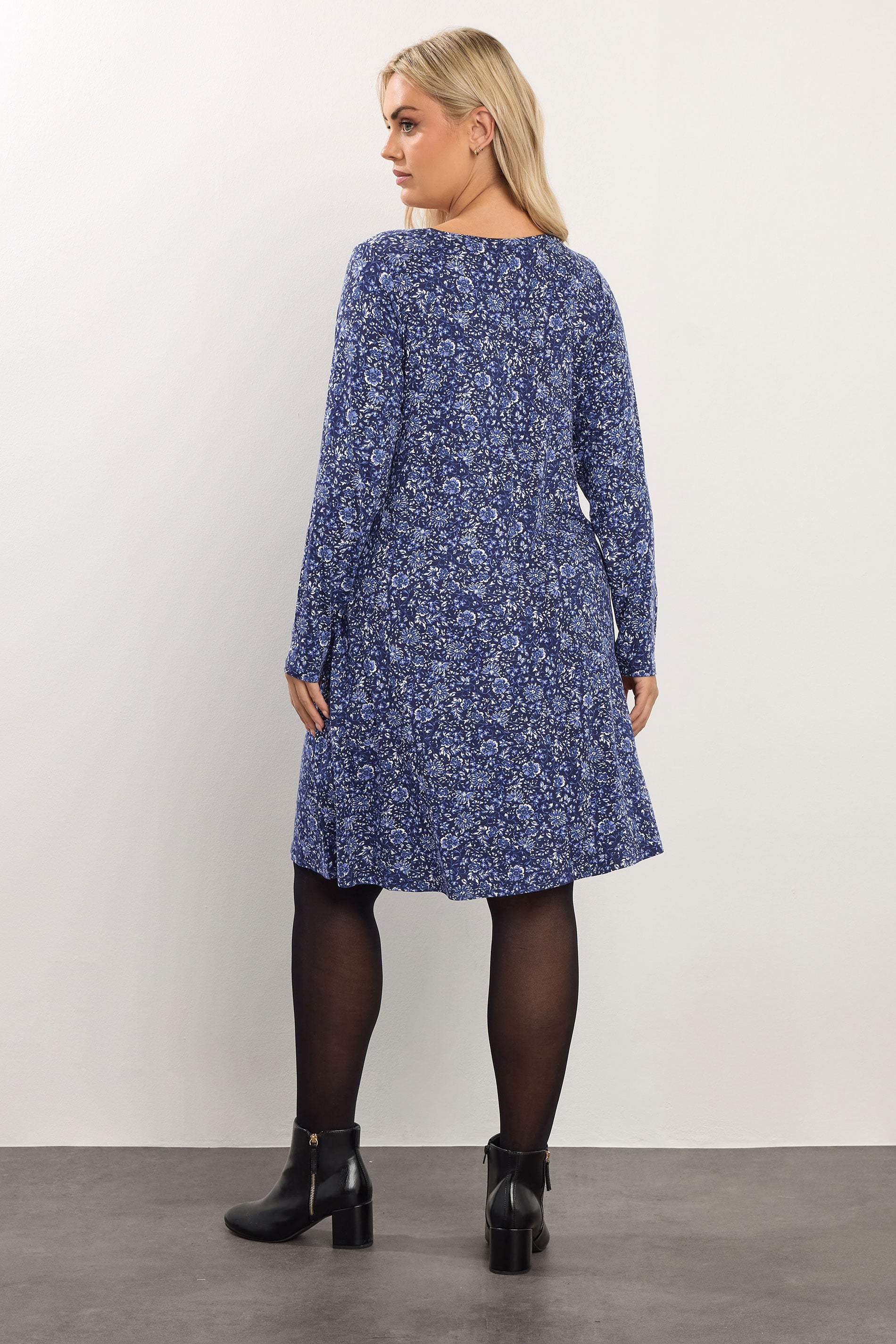 YOURS Plus Size Blue Floral Print Pleat Front Dress | Yours Clothing 2